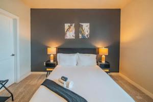 ROVE LIVING/KL - V on Broadway Apartments, Tempe