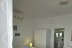 Rooms Falcon, Gradac