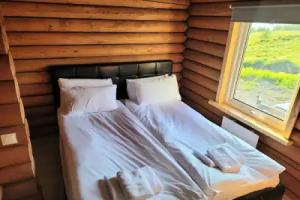 Loghouse with amazing view and sauna, Akureyri