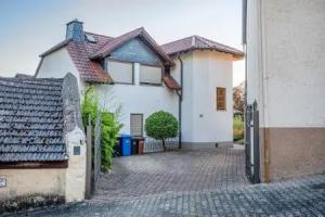Awesome Home in Geisenheim With 2 Bedrooms and Wifi, Oestrich-Winkel