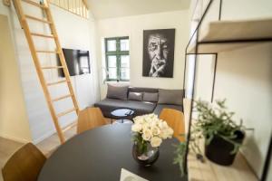 Vibrant Apartment on Bustling Street, Above a Restaurant - Perfect for Tourists, Stavanger