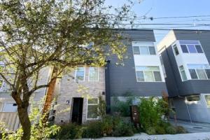 Chic Capitol Hill Townhome W/ Rooftop Deck & AC Townhouse, Seattle