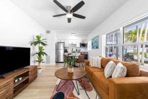 The Blue Parrot Apartments, Fort Lauderdale