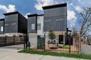 Explore! Pet-friendly Home Near Downtown Tourist base, Houston
