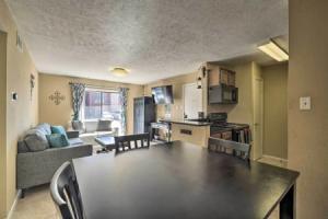Game Day Retreat: Pool Access, 2 Mi to Texas A & M Apartments, College Station