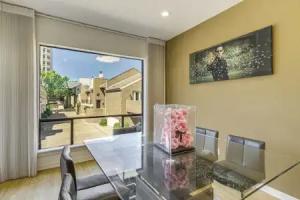 < 2 Mi to Galleria: Spacious Home! Apart-hotel, Houston