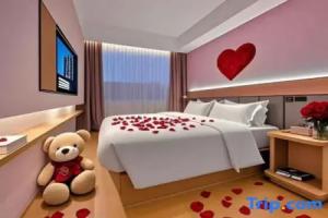 Elong R.YUN Hotel(Wuhan Jianghan Road Pedestrian Street Dazhi Road Metro Station Store), Wuhan
