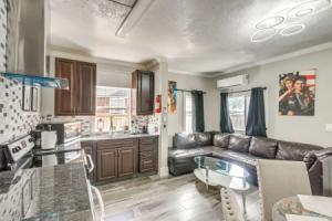2 Mi to Dtwn, Steps to Dining: Haven! Hotel, Houston