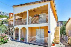 Amazing Apartment in Podgora With Wifi and 2 Bedrooms, Drasnice