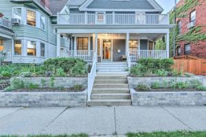 Milwaukee Home < Half Mi to Lake Michigan! Tourist base, Milwaukee