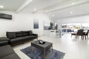 Sleek House with a Lovely Terrace in Besiktas, Istanbul