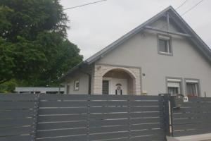 Szurke Vendeghazn Hotel, Balatonkenese