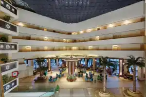 Lago Hotel, Side