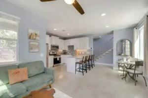 6 Mi to Dtwn: Escape w/ Private Yard Tourist base, Austin