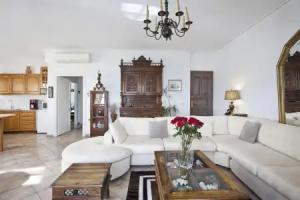 Alexander's Suites, Oia