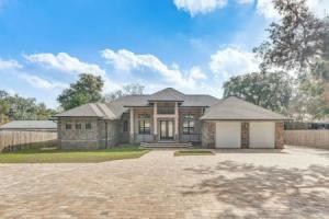 Waterfront Retreat w/ Outdoor Oasis in Tourist base, Pensacola