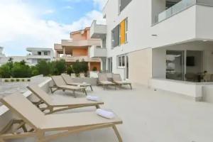 Pool apartments Break B, Novaglia