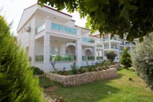 Modern Flat With Shared Pool and Sauna in Didim Apartments, Akbuk