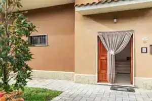 Spacious Apartment in With Garden, Subbiano