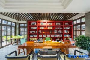 Haitang Bay Resort Pillow Mountain Xigu Snow Mountain View Garden Beauty Villa, Lijiang