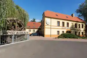 Hotel Selsky Dvur - Bohemian Village Courtyard, Prague