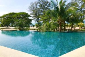 By The Beach - Luxury 2 Bedrooms Family Suite, Batu Ferringhi