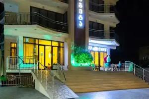 Samni Hotel, Ureki
