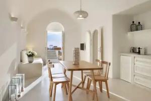 Villa Ioli With Stunning Caldera Views, Fira