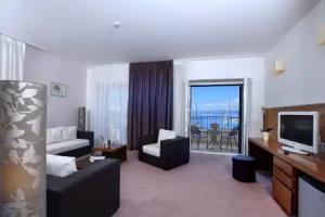 Hotel Lipa, Postira