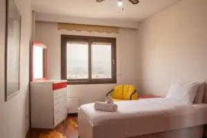 Vibrant Flat Near Trendy Attractions in Karsiyaka Apartments, Izmir