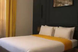 The Hotel Syracuse, Casablanca