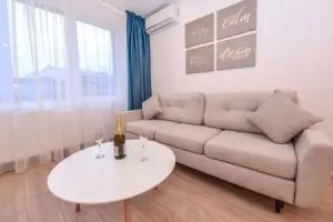 Marina - One Bedroom Apartment - Next to Cismigiu Park and Victoria Avenue, Bucharest