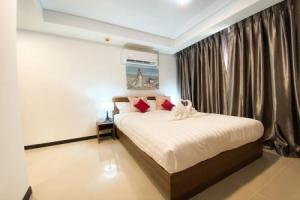 Naiharn Sea Condominium P210 Apartments, Nai Harn