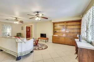 Quiet Home w/ Porch - Near Park & Trails! Apartments, Houston