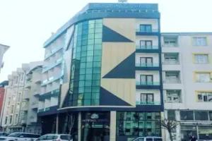 Crystall Hotel, Van
