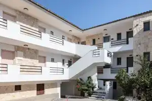 Amalthia Luxury Suites, Polykhrono