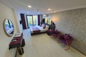 Karikatur Bi Hotel, Alanya