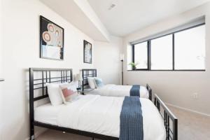 Upscale 3BR Penthouse by CozySuites, Indianapolis