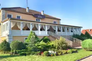 Veles Hotel, Fontanka