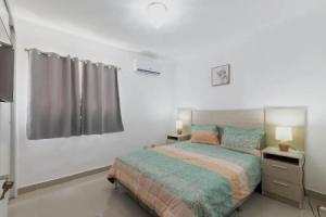 Moderno Apt W / aparcamiento gratuito y AC en todos los 3brs Apartments, Santiago