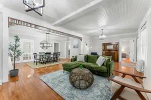 Beautiful Home in Historic Downtown Tourist base, Norcross