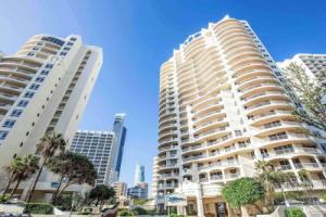 Soul Surfers Paradise 3 Bedroom Beach Apartment, Gold Coast