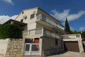Island Bonaca Apartments, Brna