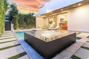 Luxe Weho Villa, Walk to Melrose Ave, Pool + Hot Tub North Vista by Avantstay, Los Angeles