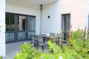 Logierhaus Friedrich -Ferienwohnung Ostseewelle - 1.Reihe Apartments, Zingst
