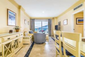 Stunning Apartment on the beach 358, Marbella