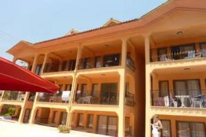 Sun Village Apartments, Icmeler