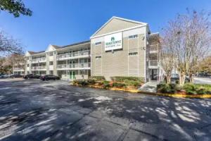 HomeTowne Studios by Red Roof Orlando - Casselberry, Orlando