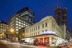 Hotel DeBrett, Auckland
