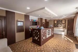 Lake House Resort hotel, Yusufhona